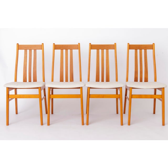 Set of 6 Vintage Teak Dining Chairs by Farstrup, 1960s A beautiful set of six vintage dining chairs by the Danish...