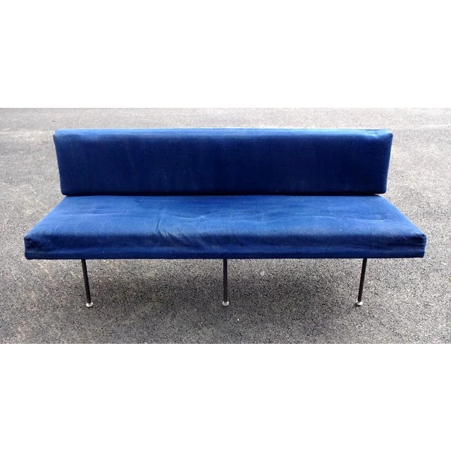 Model 32 Blue Sofa by Florence Knoll Bassett for Knoll Inc./Knoll International, 1960s For Sale - Image 6 of 8