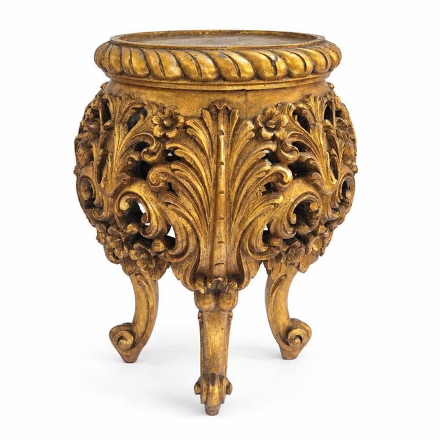 Column / Pedestal for vase in carved and gilded wood – Neo-Baroque – Italy, 19th century. Object: pedestal / side table...