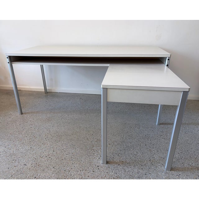 Mid-Century Modern Program 570 Desk with Typewriter Table Extension by Dieter Rams for Vitsoe, 1970s, Set of 2 For Sale - Image 3 of 10