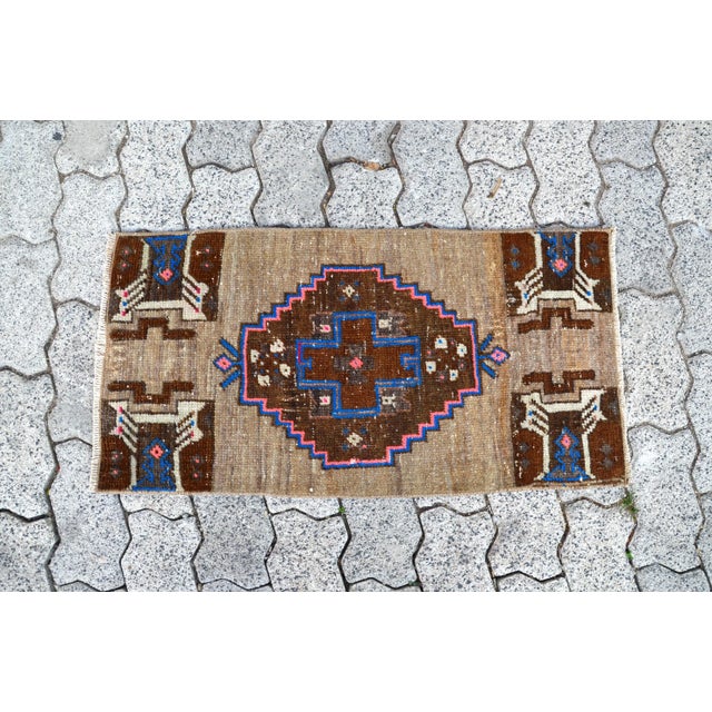 Vintage Mid Century Turkish Rug For Sale - Image 6 of 6