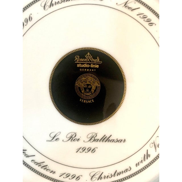 Versace Rosenthal Versace Christmas, 1996 Collectors Plate Le Roi Balthasar Numbered For Sale - Image 4 of 4