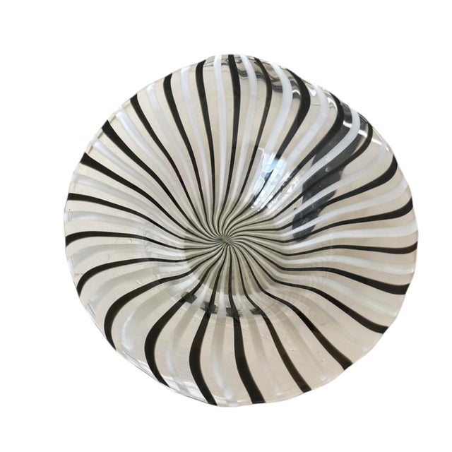 1960s Dino Martens Mid Century Modernist Murano Art Glass Mezza Filigrana Bianco Nero Swirl Freeform Oval Decorative Bowl For Sale - Image 12 of 14