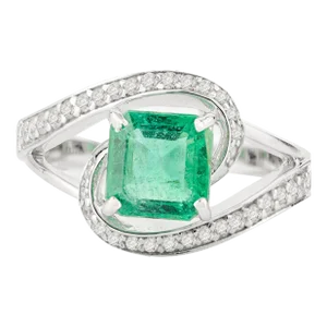 Square Cut Emerald Ring Embellished With Diamond Size 7
