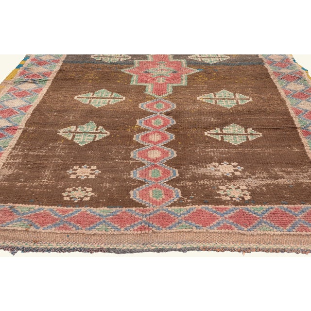 Berber Tribes of Morocco Vintage Boujad Moroccan Rug, 04'06 X 08'03 For Sale - Image 4 of 10