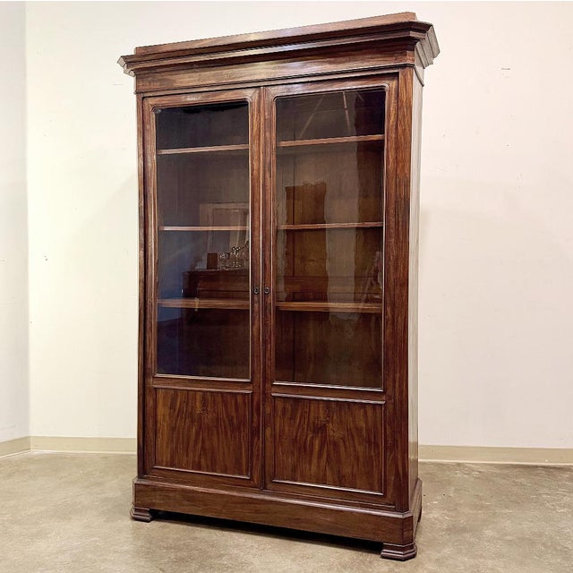 19th Century French Louis Philippe Mahogany Bookcase With Glazed Doors For Sale - Image 4 of 16
