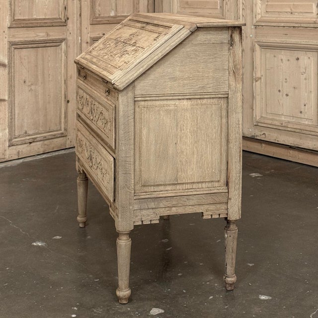 18th Century French Louis XVI Secretary Desk in Stripped Oak For Sale - Image 10 of 18