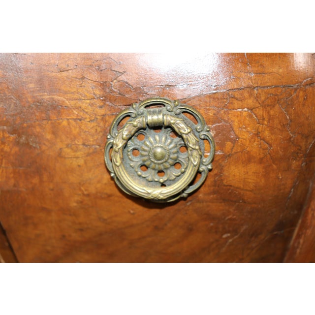 Early 20th Century Pair of Antique Italian Baroque Style Brass Mounted Bombe Nightstands For Sale - Image 5 of 15