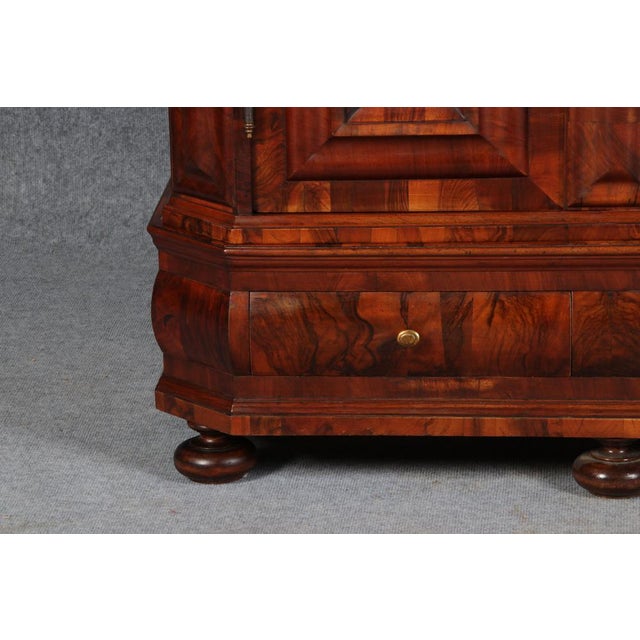 Baroque Cabinet in Walnut, Frankfurt, Germany, 18th Century For Sale - Image 9 of 18