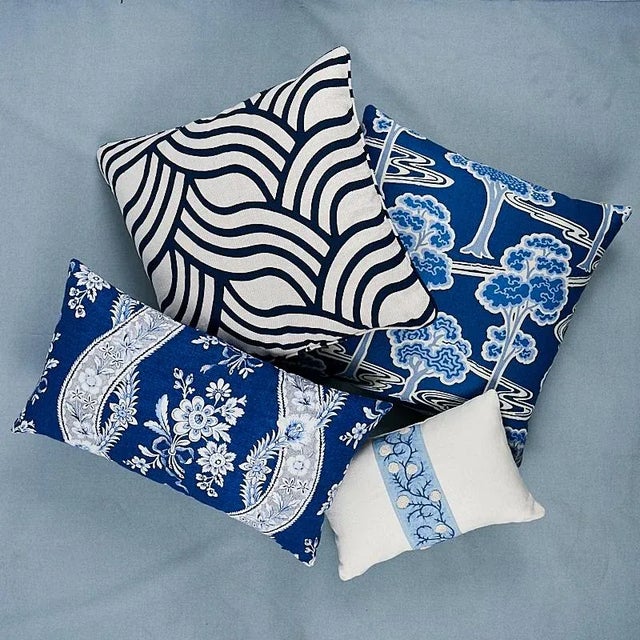 Modern Schumacher Sangomar Applique 22" Pillow in Navy For Sale - Image 3 of 5