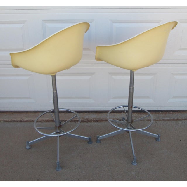 Mid 20th Century 2 Hamilton Cosco Fiberglass Swivel Bar Stools For Sale - Image 5 of 18