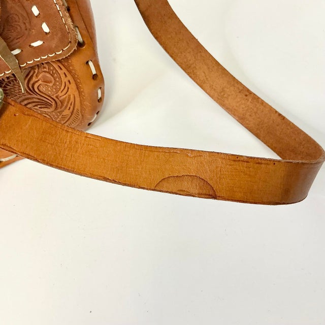 1980s Vintage Southwestern Americana Tooled Leather Trompe I’Oeil Saddle Shoulder Handbag. For Sale - Image 13 of 16