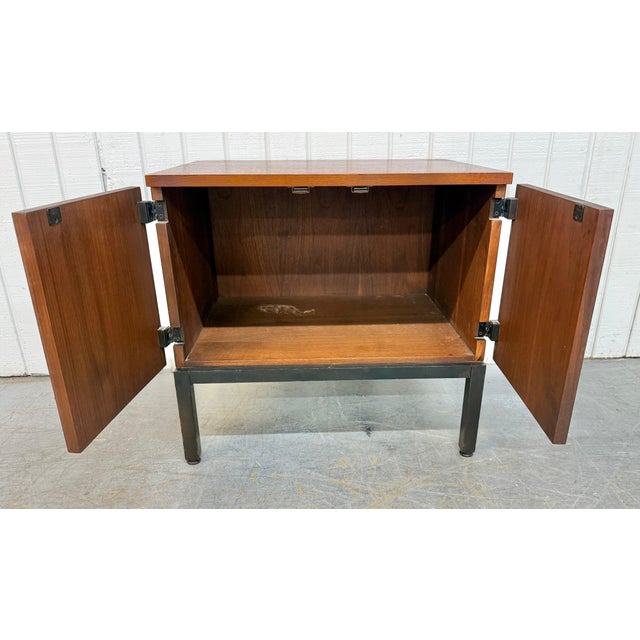 Brown Mid-Century Modern Directional for Milo Baughman Walnut Nightstands - Set of 2 For Sale - Image 8 of 10
