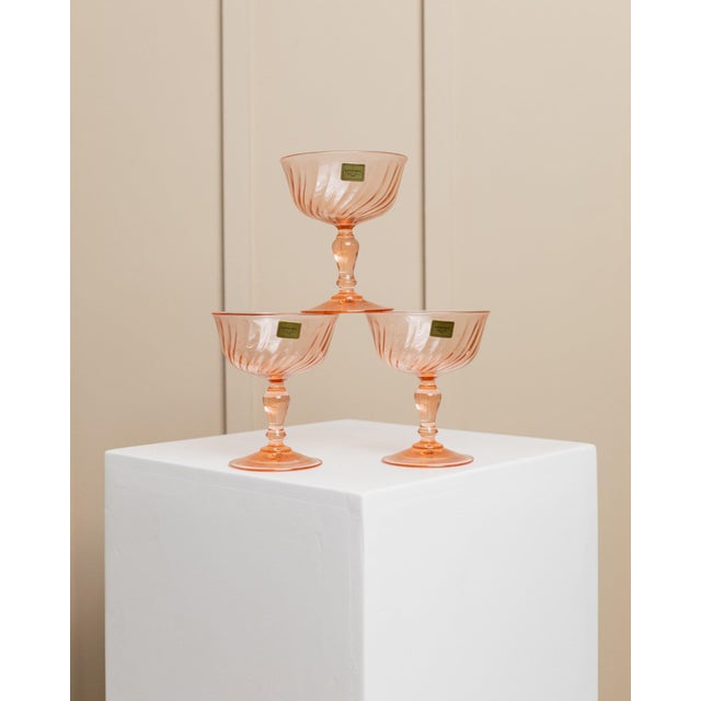 Indulge in elegance with these beautiful blush (Rosaline) coupe glasses from the renowned French brand Luminarc. In...