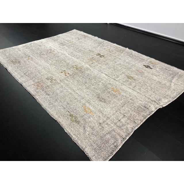 Turkish 1960s Vintage Oversized Nomadic Tribal Kilim Rug - 7′3″ × 10′1″ For Sale - Image 3 of 11