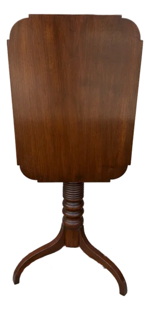 Antique Pennsylvania Walnut Federal Tilt Top Spider Leg Candlestand, Chester County, Circa 1820s