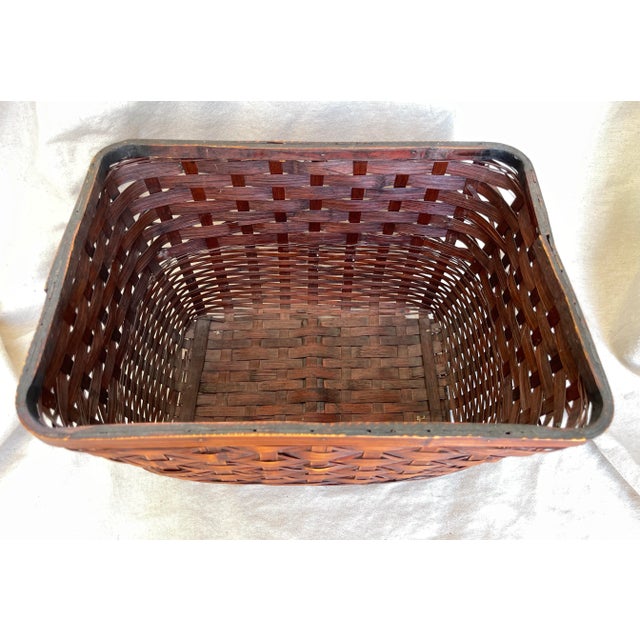 Vintage Woven Split Bamboo/Rattan Basket. Has such a pretty pattern from large to small strips of bamboo woven throughout....