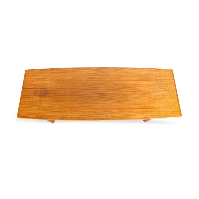 We are offering a beautiful vintage coffee table from the 1960s for sale. Made of high-quality oak, this table, measuring...