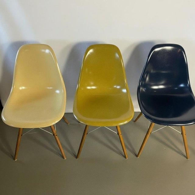 Set of 4 DSW side chairs designed by Charles Eames and made by Herman Miller in the late 50s/early 60s in Parchment, Navy...