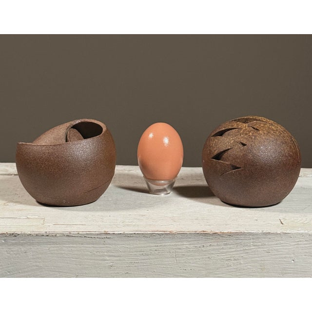 Kimi Nii – Pair of Postmodernist Stoneware Sculptures, Wood-Fired, Signed Dimensions: 3 in. H × 3.6 in. D (zig-zag...