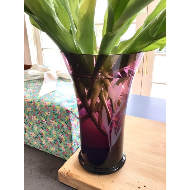 French Large Vintage 1950s Amethyst Aubergine Vase With Etched Botanical Patern For Sale - Image 3 of 13