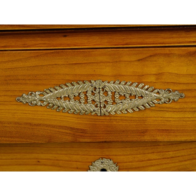 Early 19th Century French Empire Fruitwood Four-Drawer Commode with Ebonized Corinthian Columns For Sale - Image 10 of 12