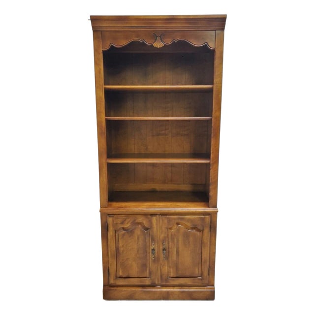 1990s Ethan Allen Bookcase French Country Display Cabinet Shell Carved Fin. 236 For Sale