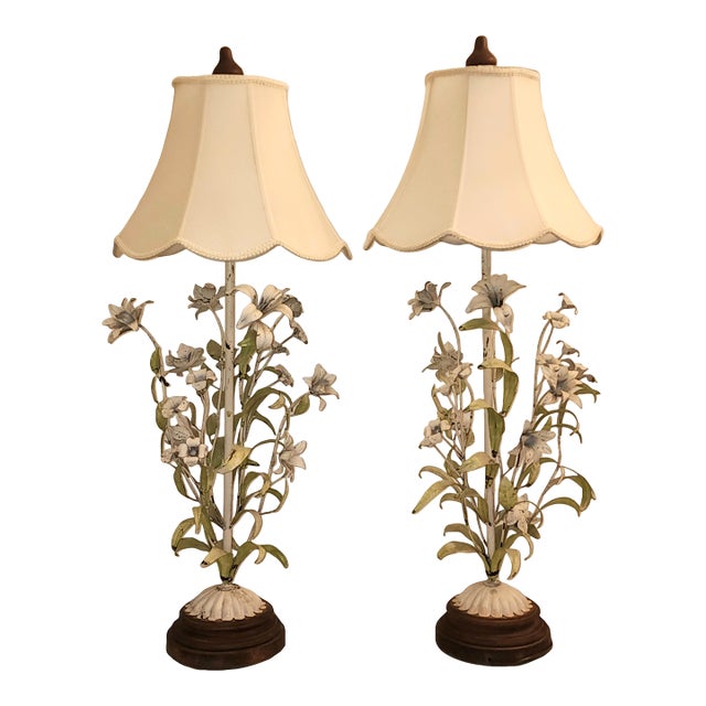 Mid 20th Century Mid Century Modern Italian White Lily Tole Table Lamps - a Pair For Sale