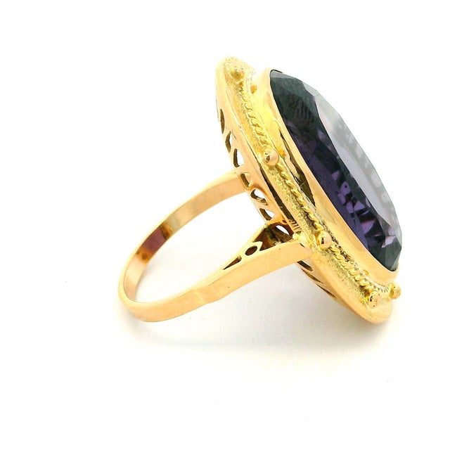 Contemporary Vintage Italian Jumbo Amethyst Cocktail Ring in 14k Gold, 20 Carats, Size 7.75 For Sale - Image 3 of 13