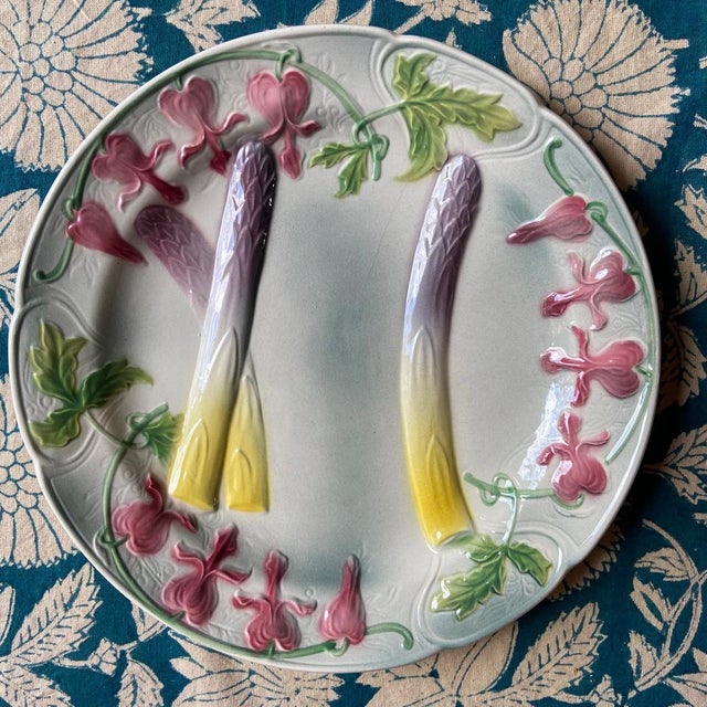 French Art Nouveau Majolica Asparagus Plates from Saint Clément, 1920s, Set of 4 For Sale - Image 3 of 10