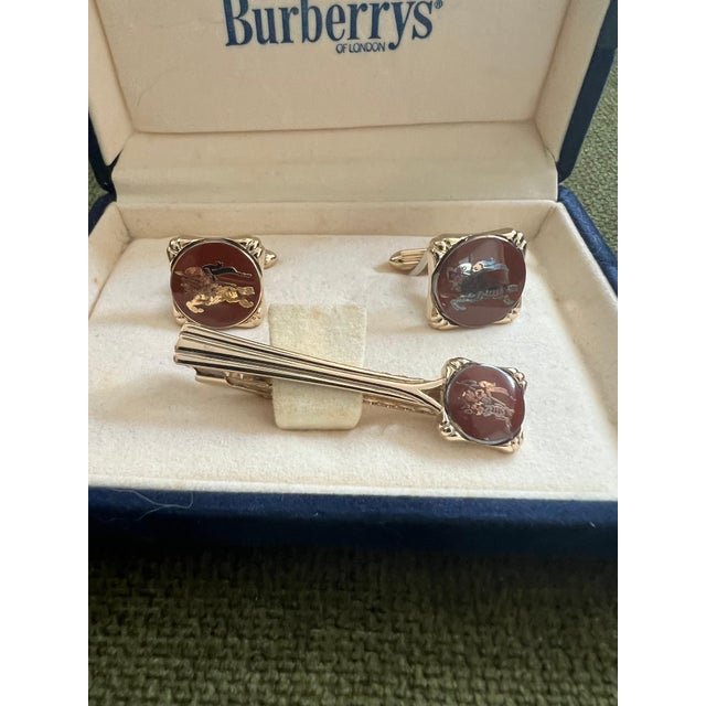 Gold Vintage Burberry Gold Plate & Red Lacquer Cufflinks & Tie Clip "Circa 1970s" For Sale - Image 8 of 18