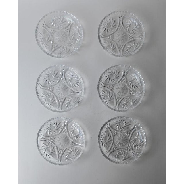 This vintage set of six crystal dessert plates from the 1950s is a refined example of Dresdener glass craftsmanship. Made...