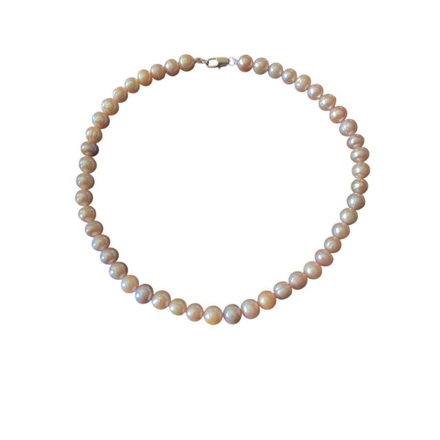 This is a stunning 17" pinkish/grayish necklace featuring genuine 0.50" cultured freshwater pearls, finished with silver...
