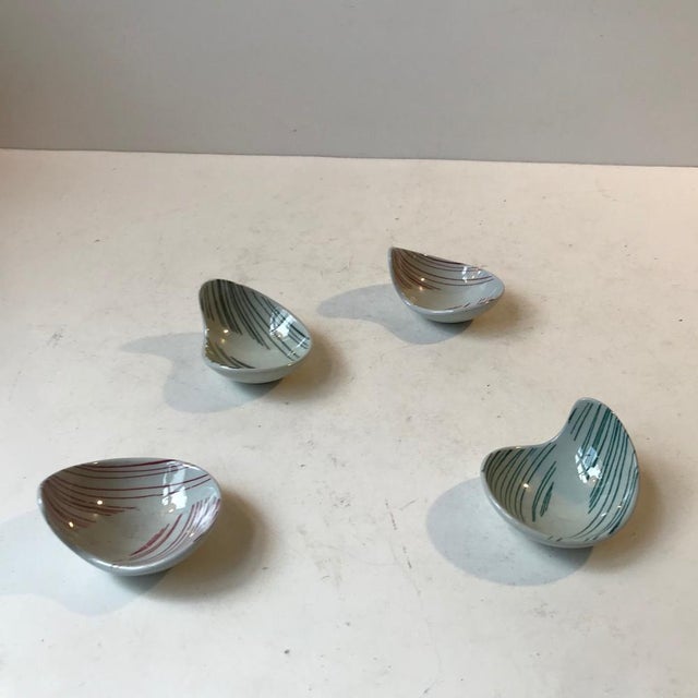 Miniature Ceramic Kidney-Shaped Bowls from Nymolle, Denmark, 1960s, Set of 4 For Sale - Image 3 of 9