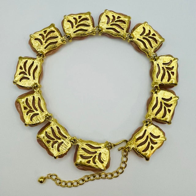 Kenneth Jay Lane Signed Kenneth © Lane Vintage 1970s Couture Runway Pink Sculptural Pearl Collar Necklace For Sale - Image 4 of 7