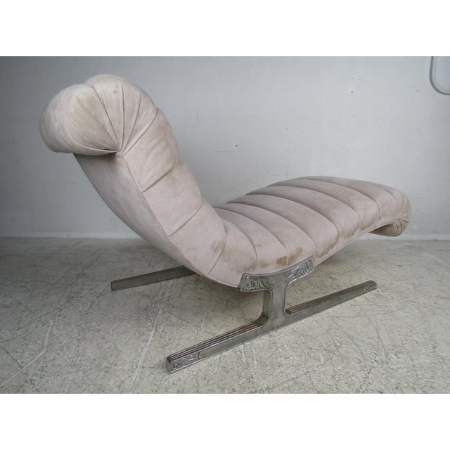 Stunning Mid-Century Modern Chaise Longue For Sale In New York - Image 6 of 12