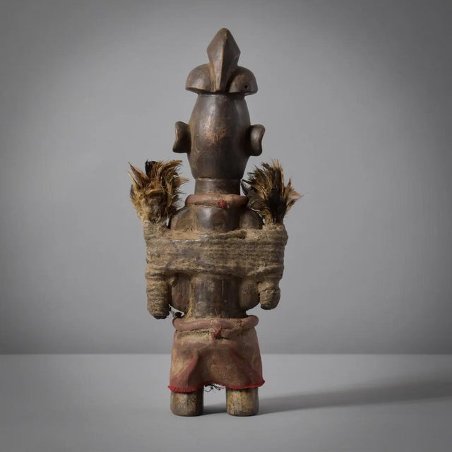 Brown Early 20th Century Yaka Miniature Fetish With Feathers Figure For Sale - Image 8 of 11