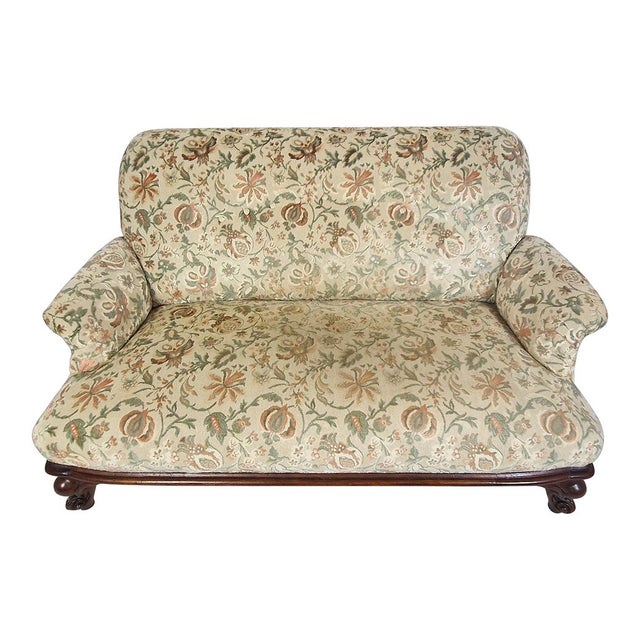 Living room composed of a three-seater sofa and two armchairs with wooden structure and padding with damask fabric....