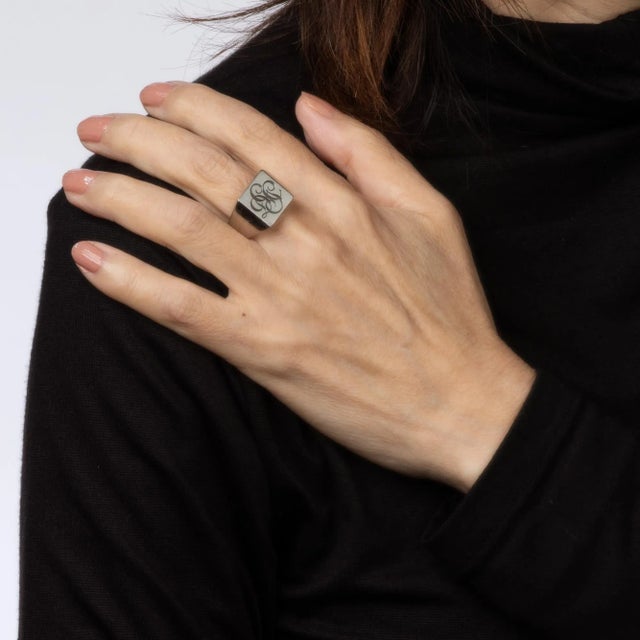 This is part of Chairish’s Fine Jewelry assortment. Finely detailed vintage Cartier signet ring crafted in 950 platinum....