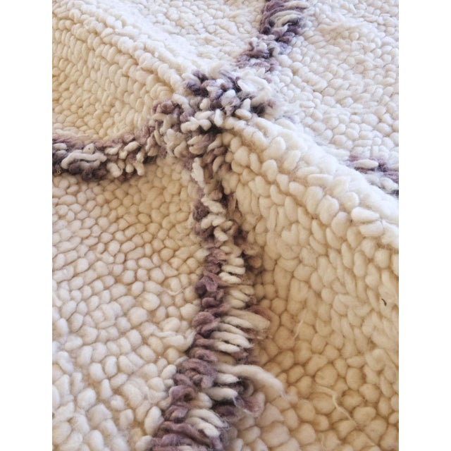 Mid-Century Modern 1980s Moroccan Kilim Beni Ourain Rug - 8.8 X 5.4 Ft For Sale - Image 3 of 8