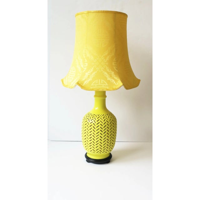 Bright Yellow Ceramic Chevron Chinoiserie Table or Desk Lamp With Silk Shade For Sale - Image 13 of 13