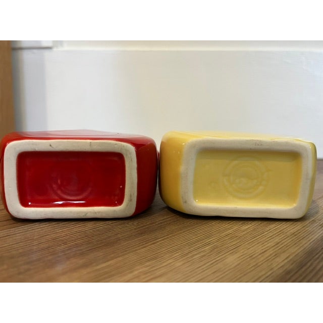 1980s Art Deco Fiesta Mini Disc Pitchers - Pair For Sale - Image 4 of 10
