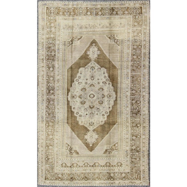 Vintage Turkish Oushak in Green/Brown Background, Taupe, Neutrals & Brown Broder For Sale - Image 10 of 10