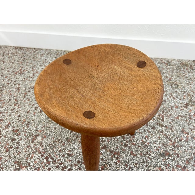 1960s Vintage Studio Crafted Three Legged Stool in Oak For Sale - Image 5 of 12