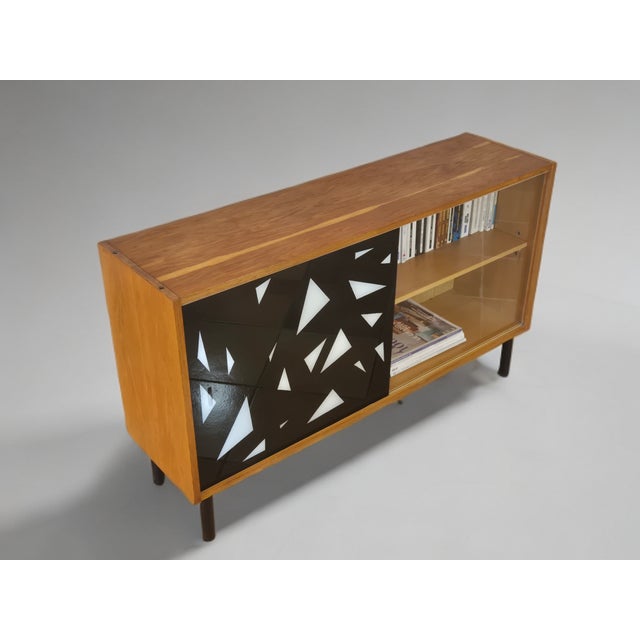 Model U-470 Display Cabinet from Interier Praha, 1960s For Sale - Image 6 of 12