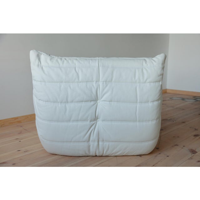 Togo Lounge Chair in White Leather by Michel Ducaroy for Ligne Roset, 1970 For Sale - Image 6 of 7
