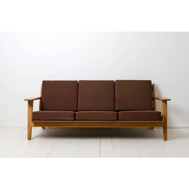Vintage hans j. Wegner sofa model ge-290 for getama gedsted, denmark. The sofa is a mid century classic by one of the most...