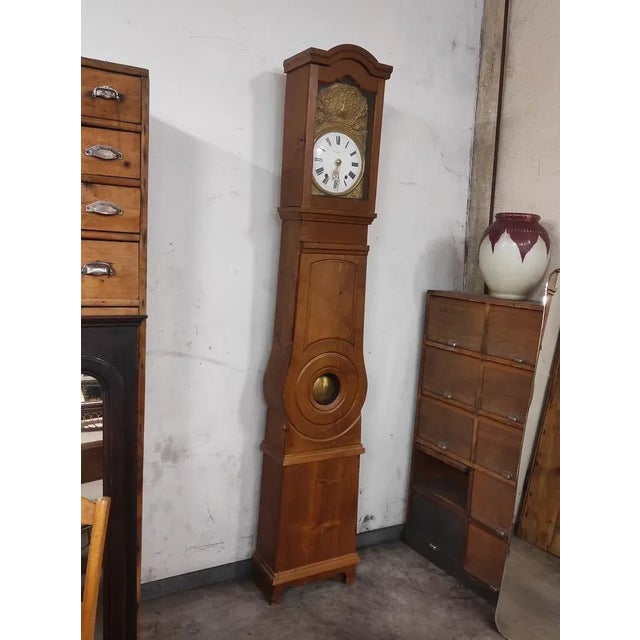 Beautiful Comtoise clock in fir. Enameled sheet metal indicated Gladel Fils in Lavernarede. Beautiful hammered brass...