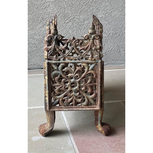 Metal Late 19th-Century Victorian Gothic-Style Cast Iron Fleur-De-Lis Tracery Panel Jardinière on Lion Paw Feet For Sale - Image 7 of 18