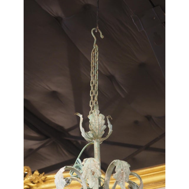 A French Patine Vert Wrought Iron and Tole 8-Light Chandelier, 20th Century For Sale - Image 15 of 18